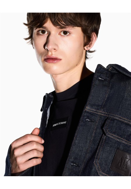 Camiseta Armani Exchange.