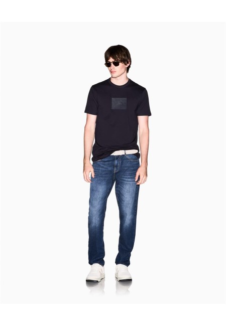 Camiseta Armani Exchange.