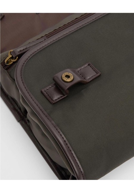 Neceser Barbour